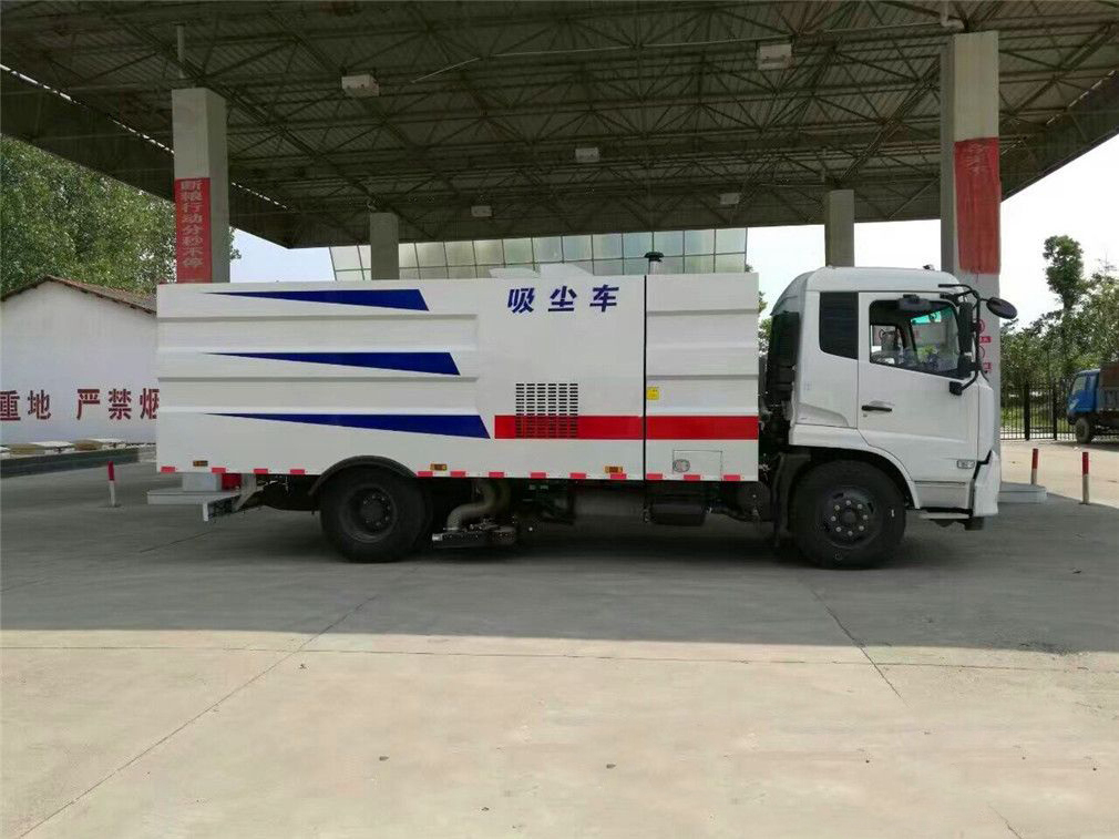 2方水 8方尘东风天锦 吸尘车